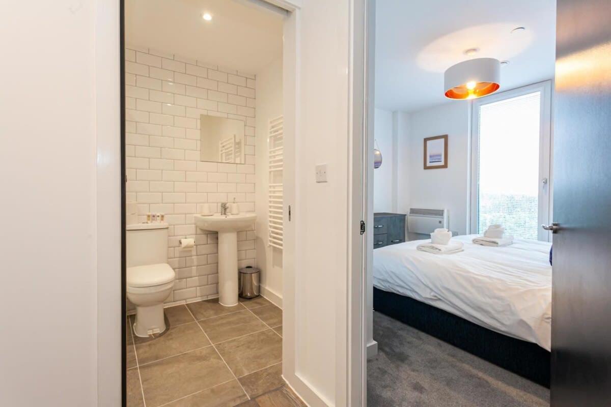 Modern 2 Bed 5min To Old Trafford * Манчестер
