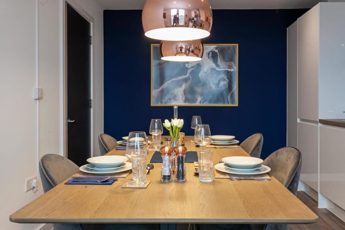 Modern 2 Bed 5min To Old Trafford Апартаменты *