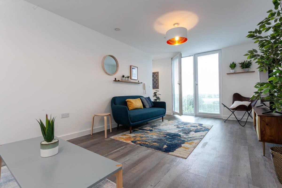 Modern 2 Bed 5min To Old Trafford Апартаменты *